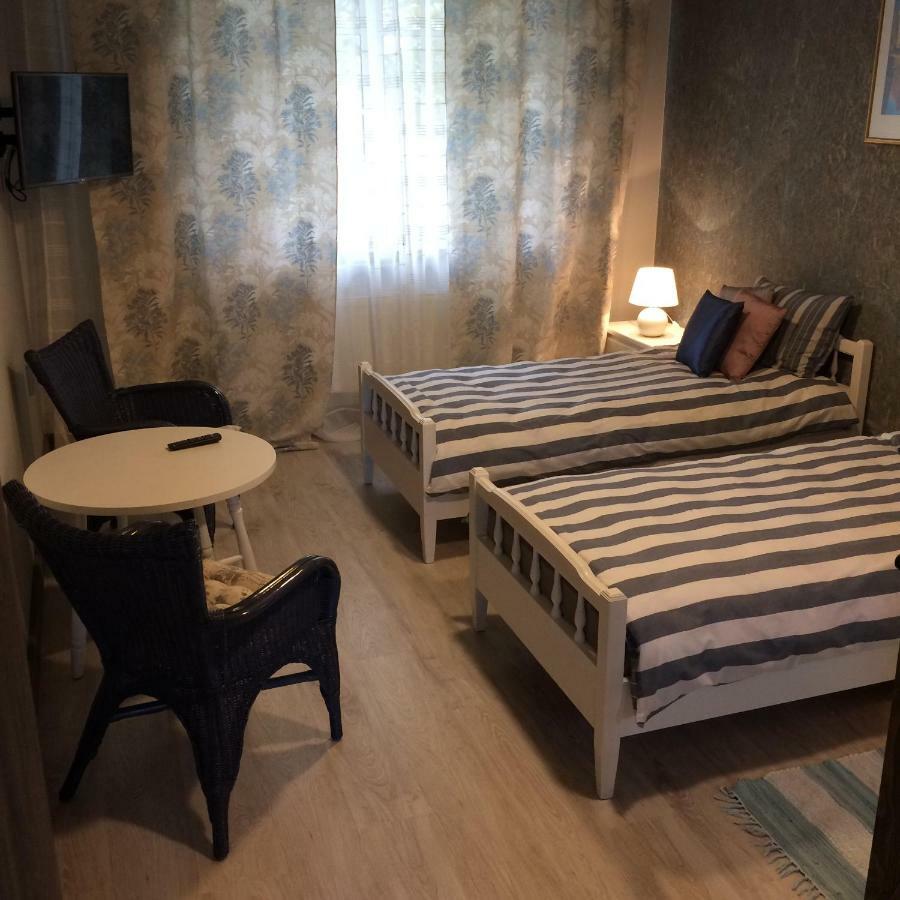 Dzirnavinas Motel Biksti Eksteriør bilde