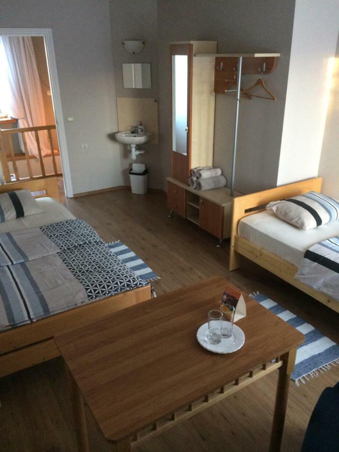 Dzirnavinas Motel Biksti Eksteriør bilde
